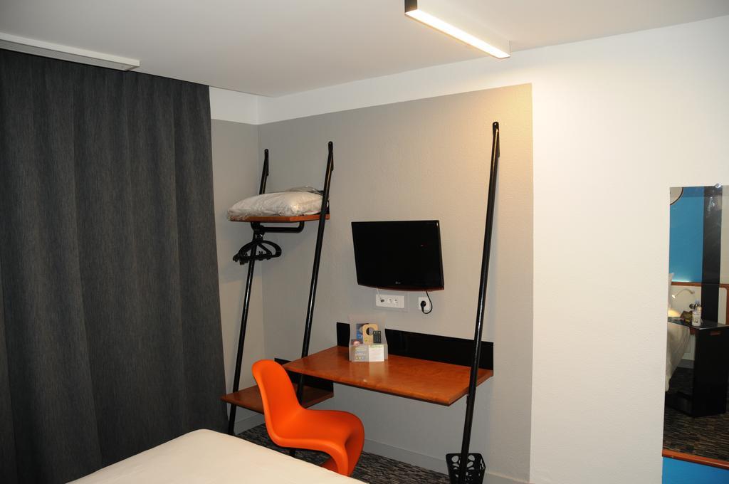 Ibis Styles Chambery Centre Gare Hotel Szoba fotó
