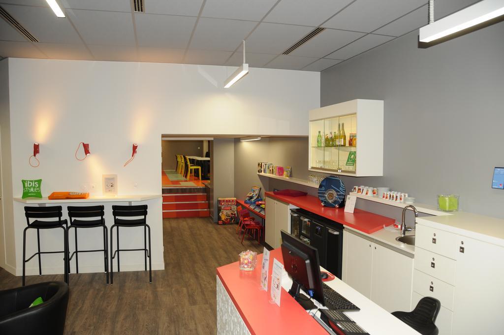 Ibis Styles Chambery Centre Gare Hotel Kültér fotó